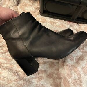 Bella vita Wilma booties 10WW wide width